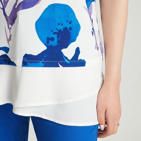 Polera Celeste Manga Corta Estampado Cuello V-2