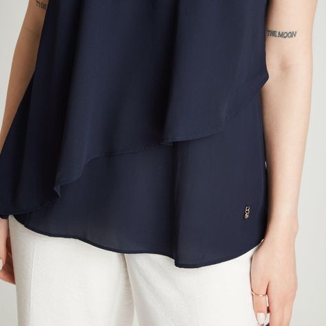 Blusa Azul Sin Manga Cuello V-2