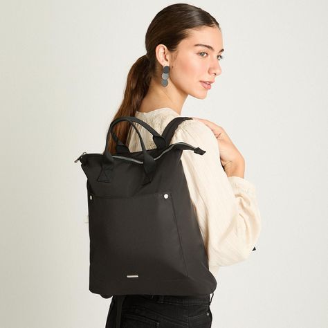 Mochila Con Bolsillo Frontal Negro-2