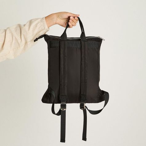Mochila Con Bolsillo Frontal Negro-1