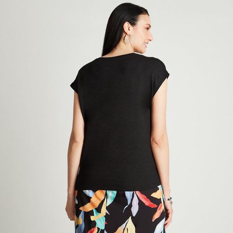 Polera Negro Manga Corta Cuello V-1