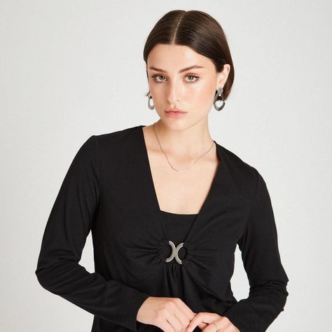 Polera Manga Larga Con Escote En V y Argolla Negro-2