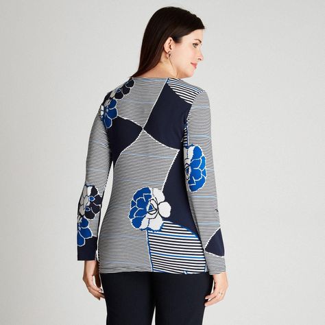 Polera Azul Manga Larga Estampado Cuello V-1