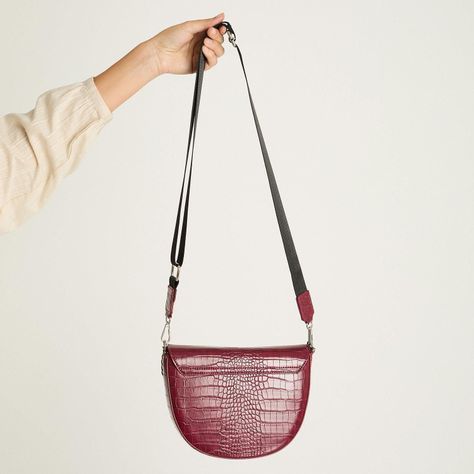 Cartera Rigida Texrurizada Con Strap Burdeo-1