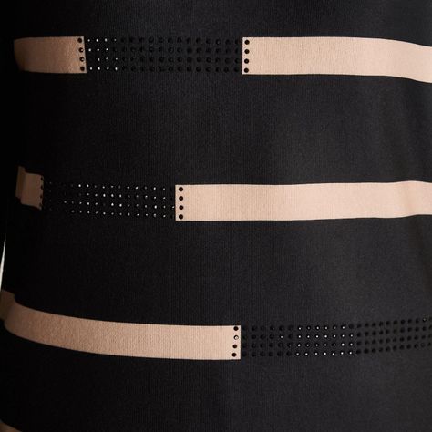 Polera Manga Larga Lanilla Escote Redondo Estampada Negro-1