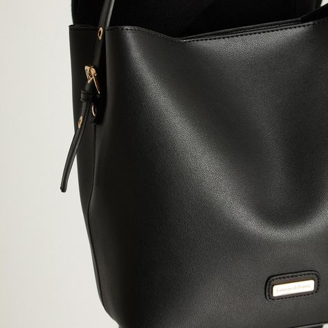Cartera Rigida Con Un Strap Negro-2