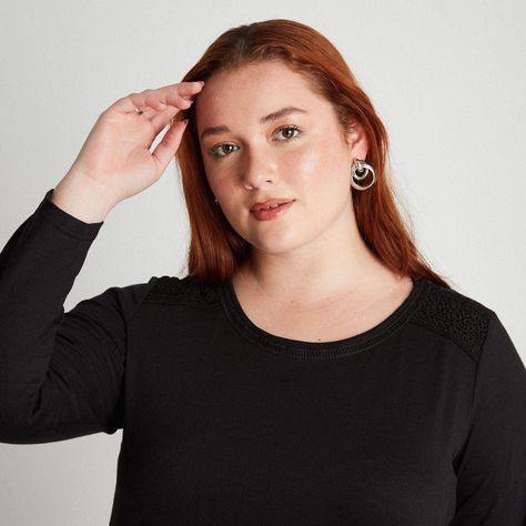 Polera Manga Larga Con Aplicación de Macramé Negra-5