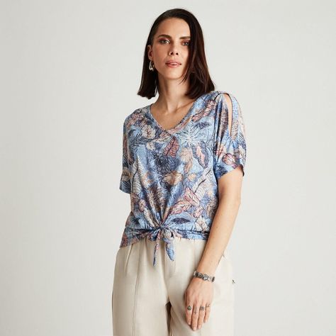 Polera Azul Manga Corta Estampado Cuello V-1