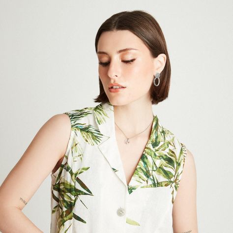 Blusa Beige Sin Manga Estampado Cuello Solapa-2