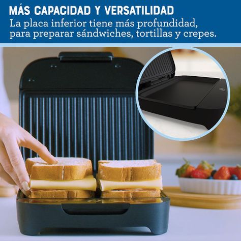 Sandwichera Oster® compacta con platos hondos CKSTSM400-3