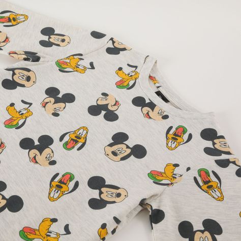 Conjunto Pijama Buzo Niño Mickey Amigos Gris Disney-1