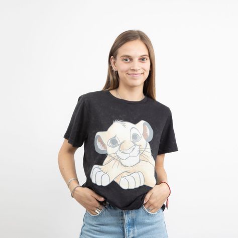 Polera Mujer Rey León Patas cruzadas Negro Disney-0