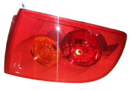 FAROL TRASERO DERECHO SEDAN AMBAR MAZDA 3 2006-2