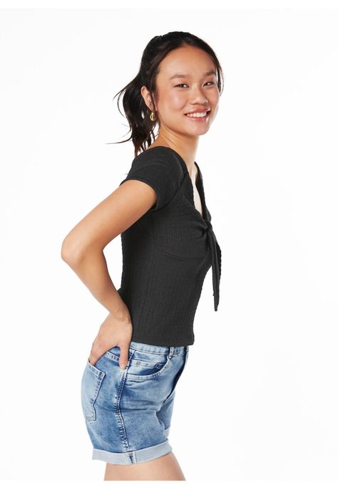 POLERA MATHIS REGULAR AMARRA ESCOTE NEGRA-2