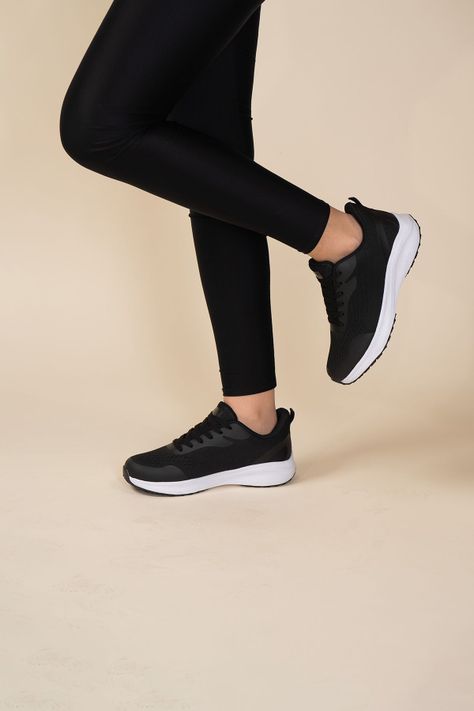 Zapatilla Mujer Negro Sandra Apóstol-1