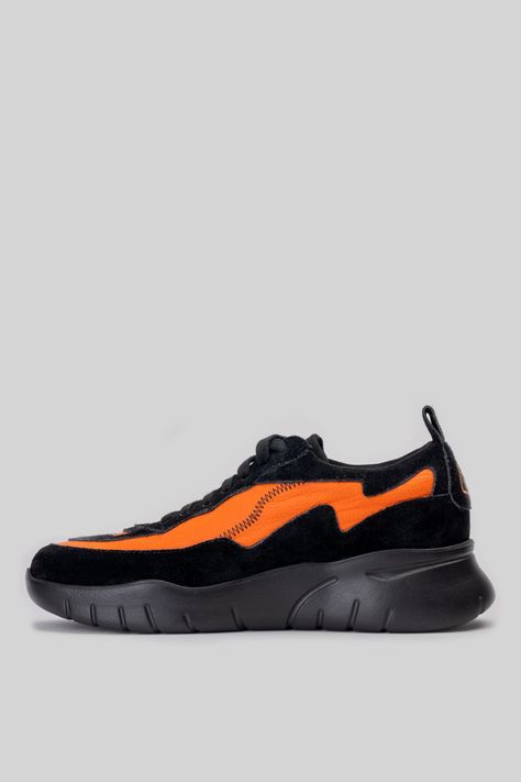 Zapatilla Urbana Volcano x A.D Negra Landazuri-1