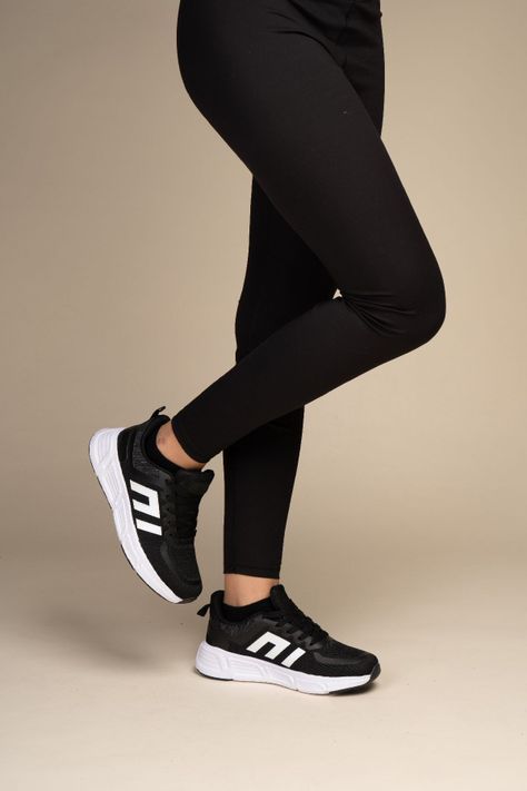 Zapatilla Deportiva Mujer Negro blanco Blake Chinitown-1