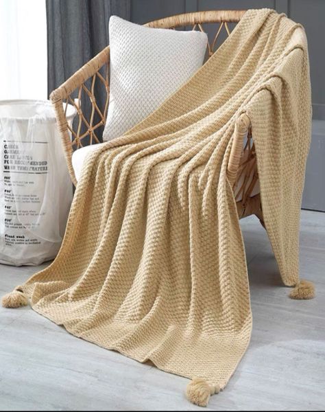 Manta de Lujo con Pompones, Ideal para Sofá o Cama D5-2