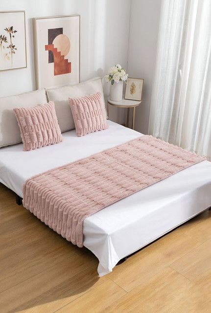 JUEGO DE PIECERA DE CAMA MAS 2 COJIN CON FUNDAS MODELO BAMBÚ ROSADO-0