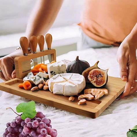 Tabla de Madera Para Picoteo Con 4 Cuchillos-3