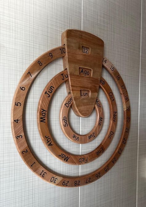 Calendario circular grande en madera de Lenga-1