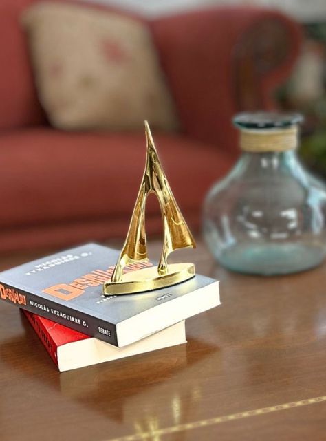 Figura Decorativa Velero Dorado-1