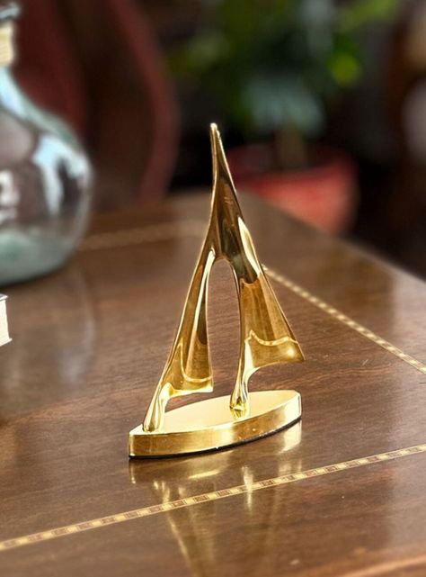 Figura Decorativa Velero Dorado-2
