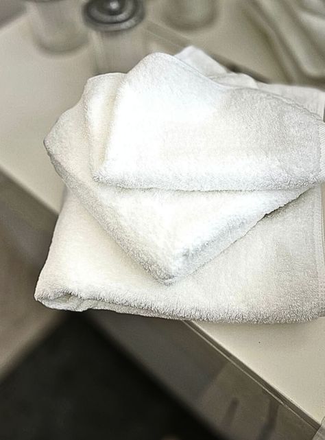 JUEGO DE 3 TOALLAS ROYAL TOUCH ( 1 de Visita, 1 de Mano y 1 de Baño)-3