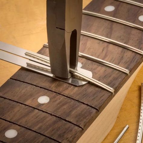 Alicate para traste con regla de altura luthier-3