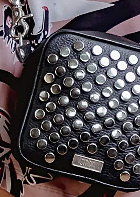 CARTERA MARGARITA TACHAS NEGRA-2