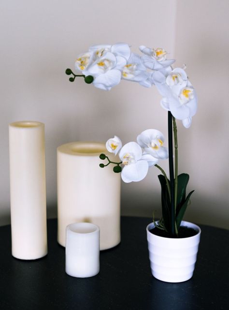 Orquídea blanca 51 cm en macetero-1