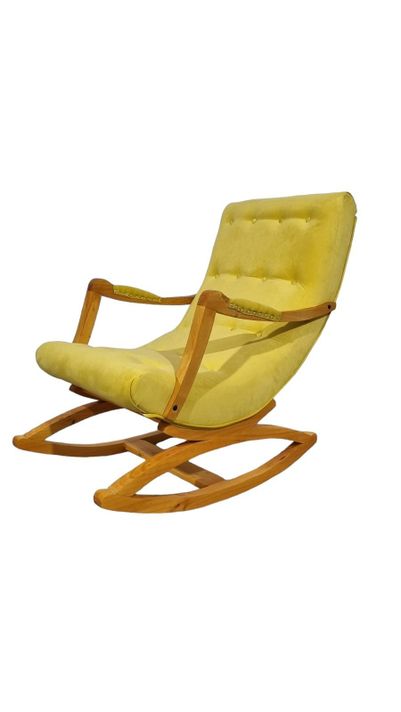 SILLA MECEDORA CON APOYA BRAZOS EN FELPA OCRE-0