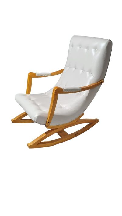 SILLA MECEDORA CON APOYA BRAZO ECOCUERO BEIGE-0