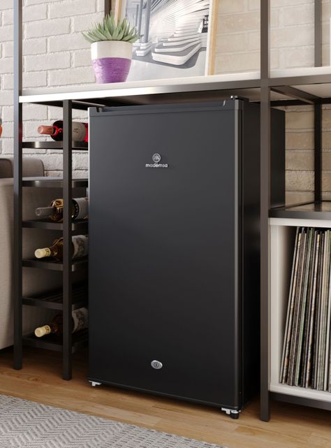 Frigobar Mademsa 90L Frío Directo con Llave y Luz LED MMB91-3