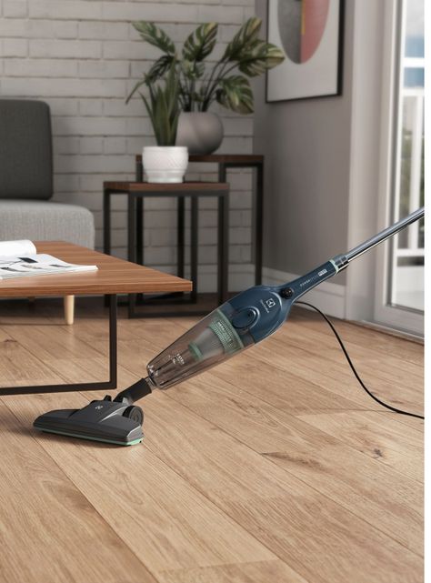 Aspiradora Vertical Electrolux Filtro HEPA y Cable 5m STK14-2