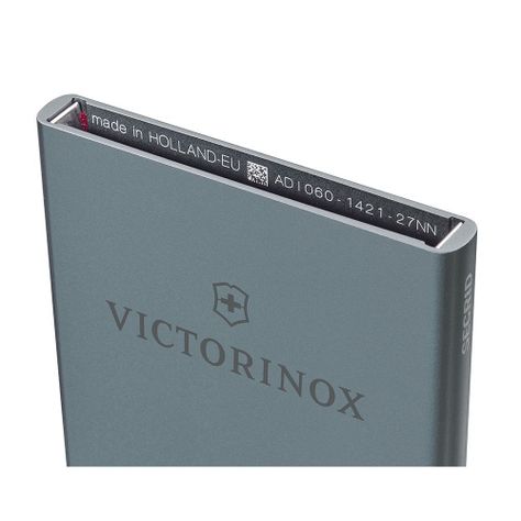 Billetera para tarjetas Altius Secrid Essential color titanio Victorinox.-3