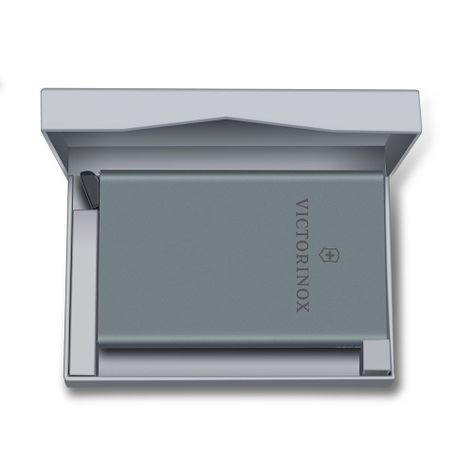Billetera para tarjetas Altius Secrid Essential color titanio Victorinox.-4