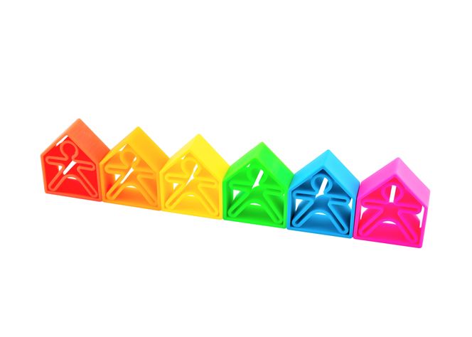 SET DE 6 PERSONAS Y 6 CASAS DE COLORES-2