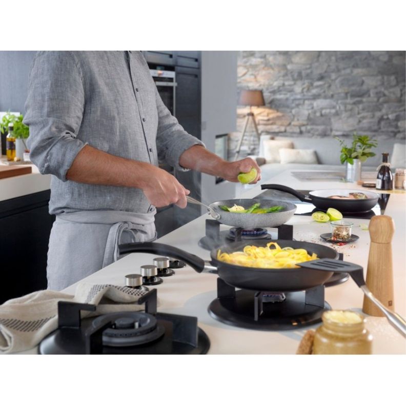 Wok con Mango 28cm Negro Aluminio Rialto Ballarini-1