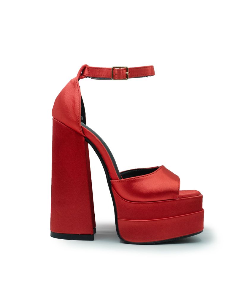 Tacones De Satén Rojos Elegancia Y Sofisticación-0