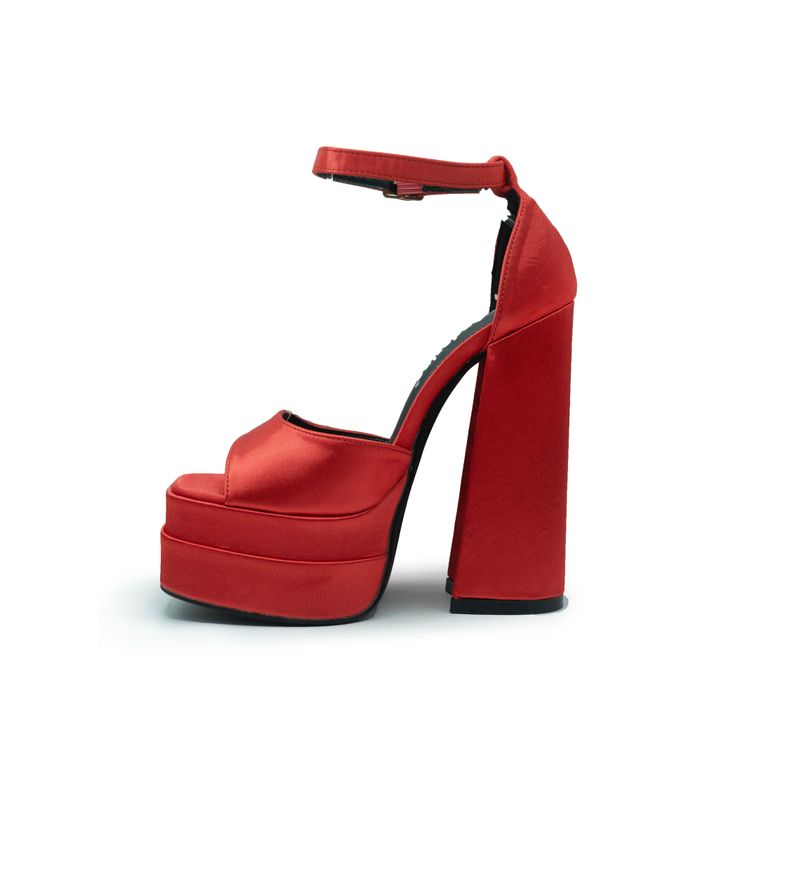 Tacones De Satén Rojos Elegancia Y Sofisticación-1
