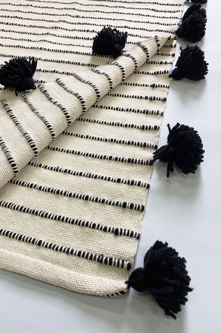 Piecera pompon Tejido a Telar | Lana Natural | 80 x 220 cm-4