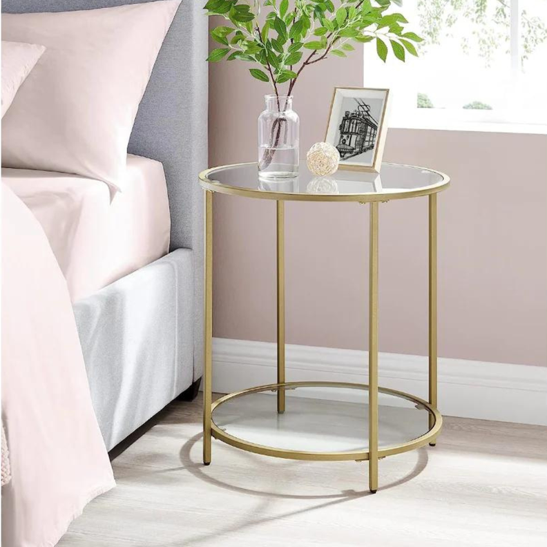 Mesa Regina Auxiliar Dorada - Diseño Minimalista para Espacios Chic-5