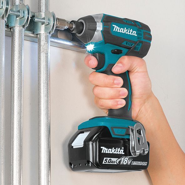Atornillador de impacto 18V 165 Nm Makita DTD152RFJ -4