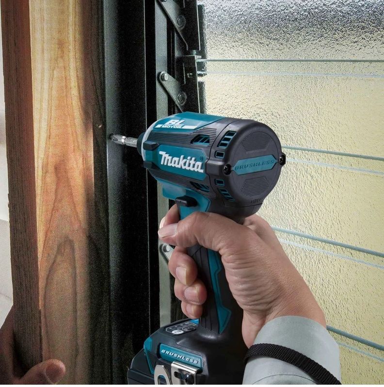 Atornillador de Impacto Inalámbrico 180 Nm Makita DTD171RFJ-2