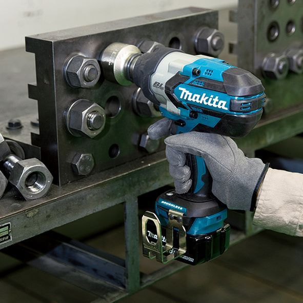 Llave Impacto Inalámbrica 1050 Nm Makita DTW1001RTJ-2
