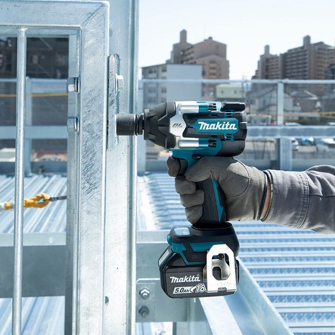 Pistola Llave Impacto 18v Brushless 700 Nm Makita DTW700 (3 Ah)-2