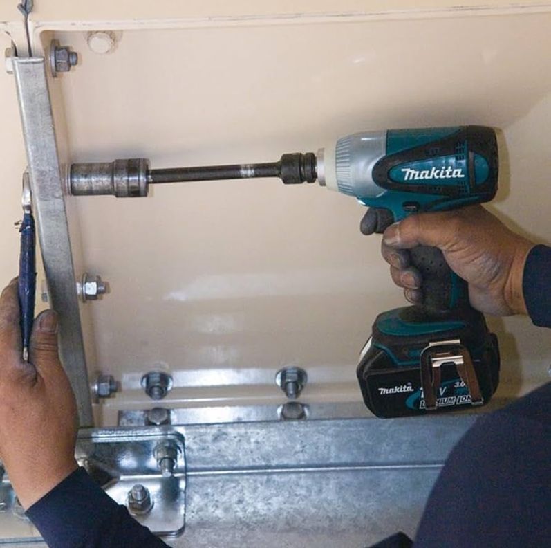 Pistola Impacto Inalámbrica 230nm Makita DTW251RFE-2