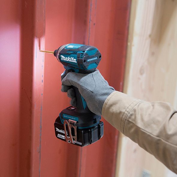 Atornillador de Impacto Inalámbrico 175 Nm Makita  DTD154RFE-2