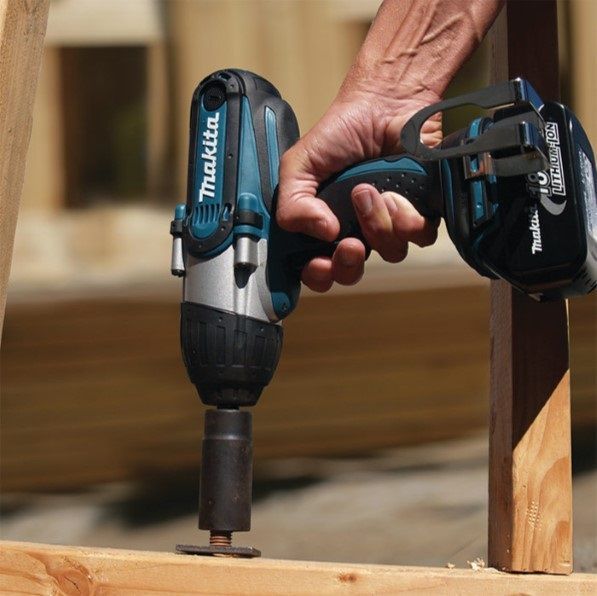 Pistola Llave Impacto 18v Inalámbrica 440 Nm Makita DTW450 (3 Ah)-2